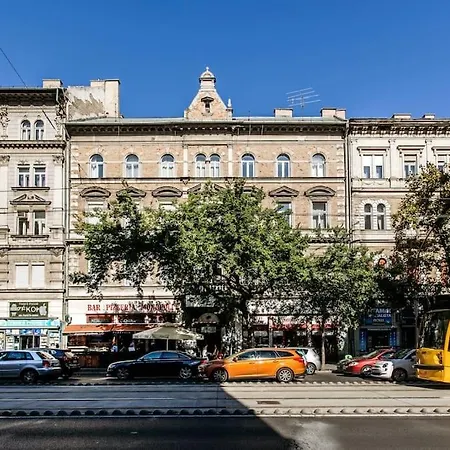 Comfortable Flat With Prime Location Near Oktogon Διαμέρισμα